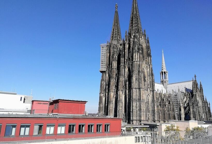 هتل Konigshof The Arthouse