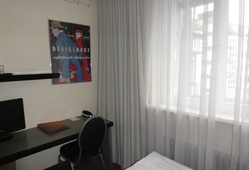 هتل Monopol City Centre