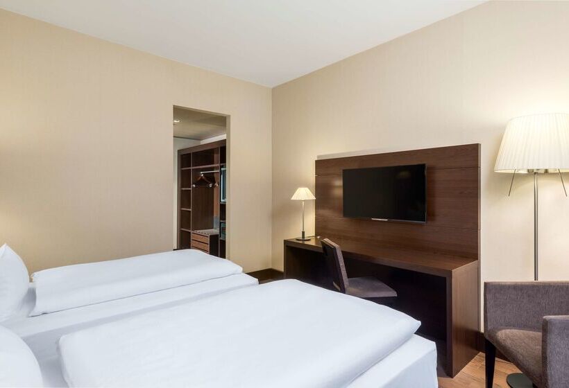 هتل NH Düsseldorf Königsallee