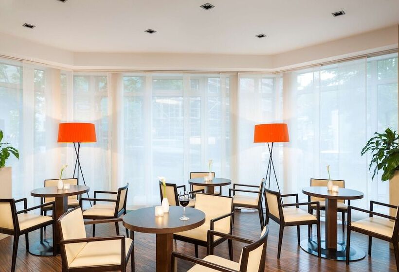 هتل NH Düsseldorf Königsallee