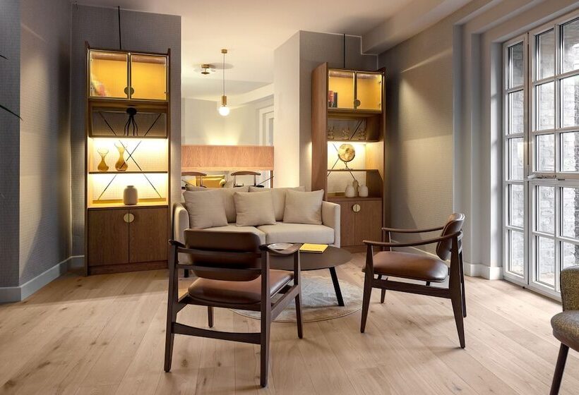 Wasserturm Hotel Cologne, Curio Collection By Hilton