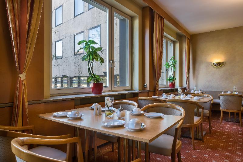 هتل Plaza Inn Rieker Stuttgart Hauptbahnhof