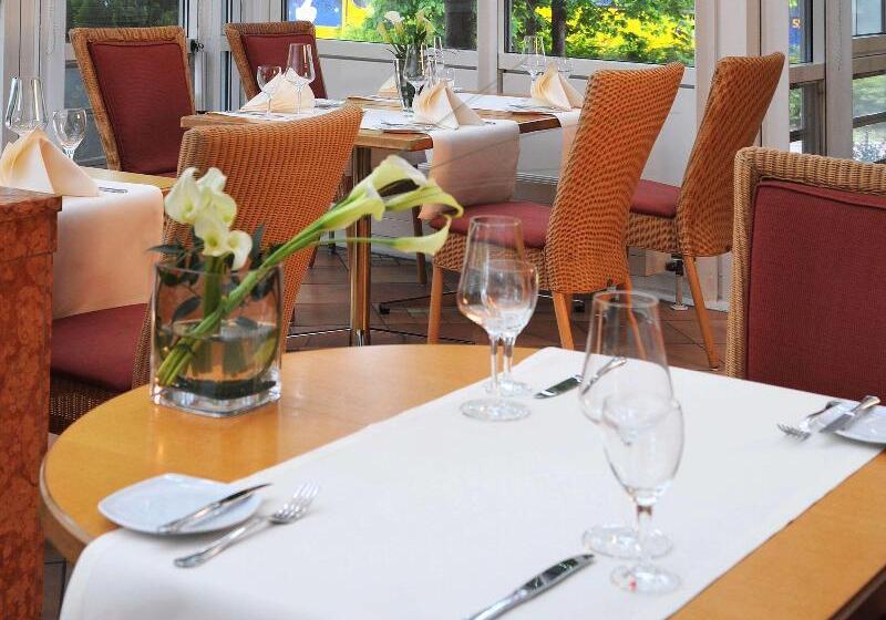 هتل Pullman Stuttgart Fontana