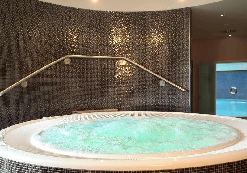 هتل Pullman Stuttgart Fontana