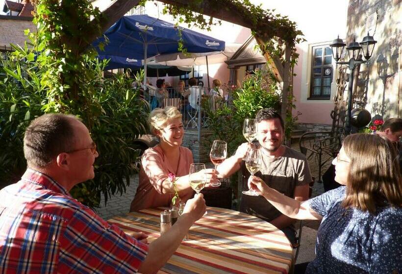 Отель Vier Jahreszeiten