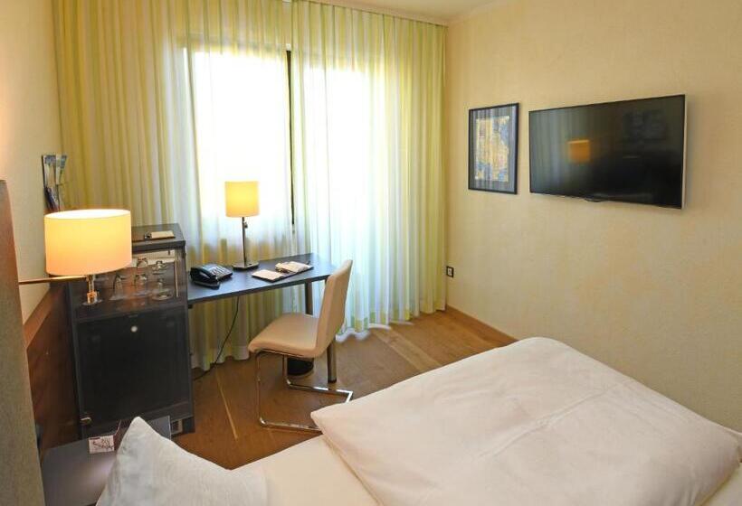 בית מלון כפרי & Weinhaus Anker