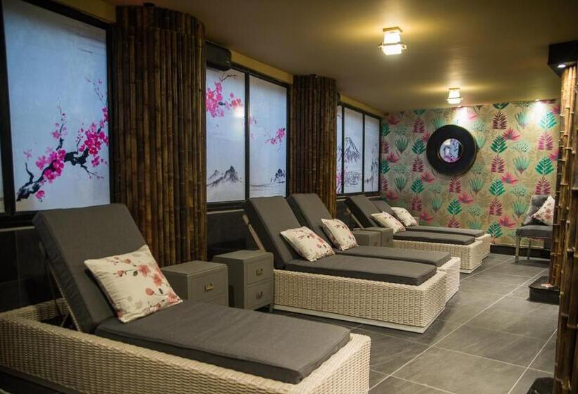 Holyrood Hotel   Leisure Centre & The Spa At Orchids