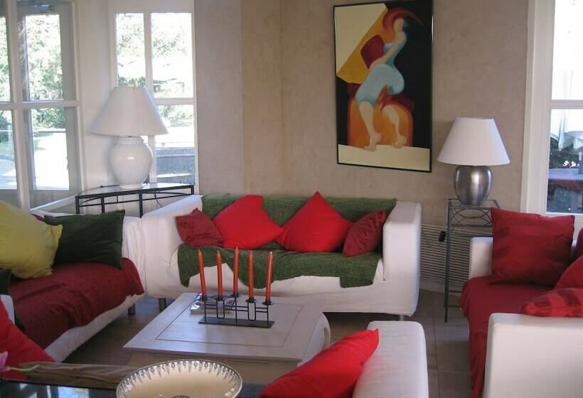 هتل Château De Bazeilles