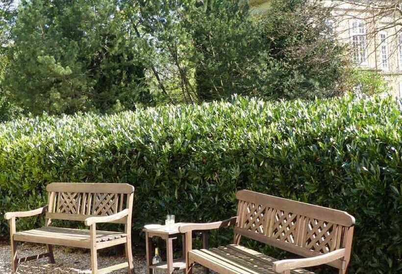 هتل Château De Bazeilles