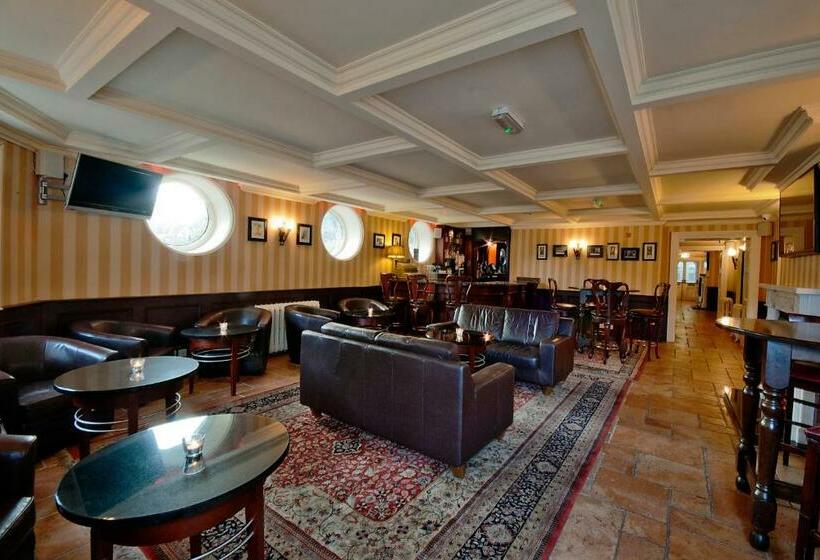 فندق Finnstown Castle