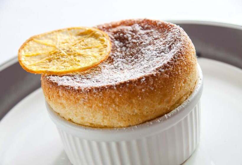 ホテル Grand Hôtel De Solesmes   Teritoria