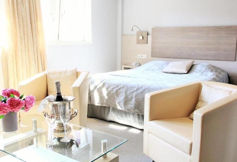 هتل Hostellerie Au Cygne