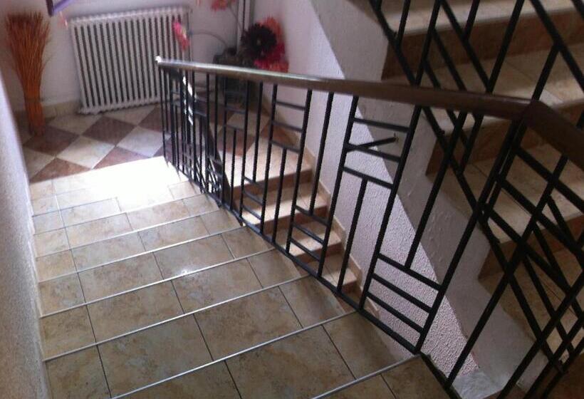 هتل Hôtel Pub Le Petit Bosquet