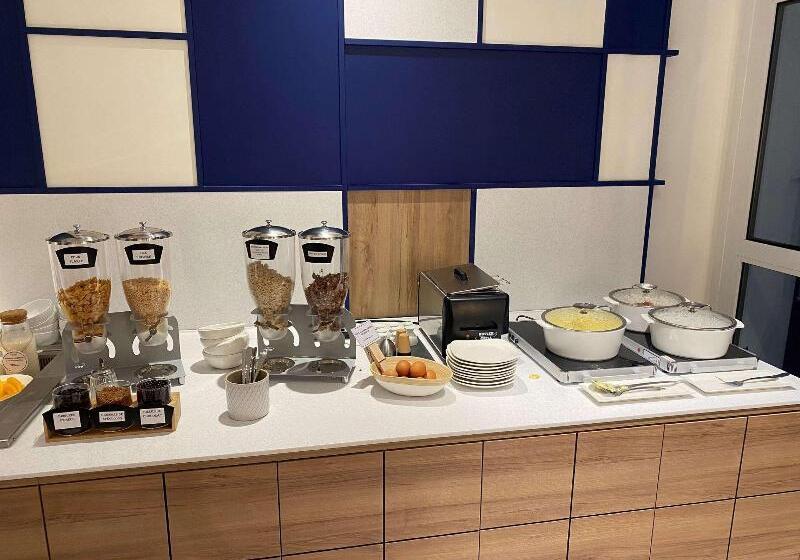 ホテル Hôtel Mercure Rouen Valdereuil