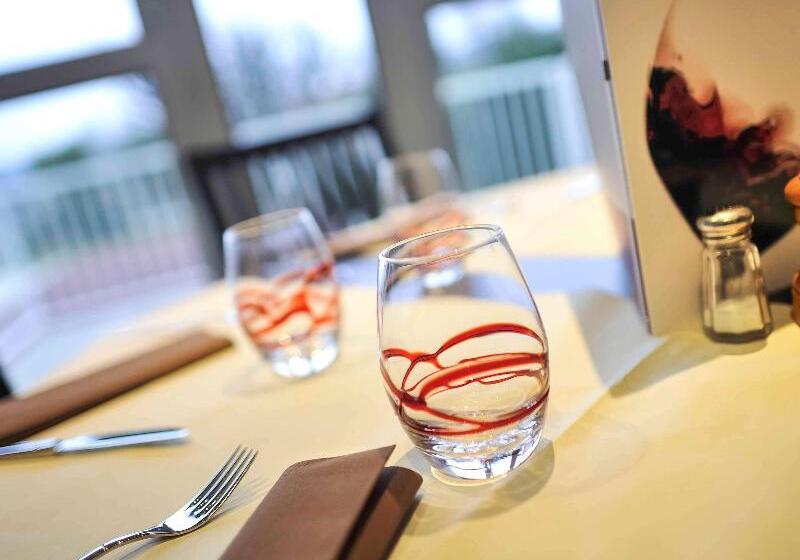 ホテル Hôtel Mercure Rouen Valdereuil