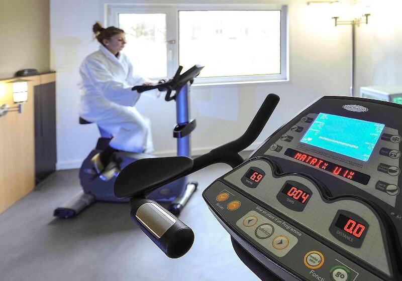 ホテル Hôtel Mercure Rouen Valdereuil