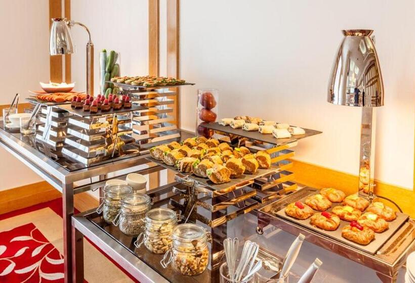 Отель Millennium Downtown Abu Dhabi