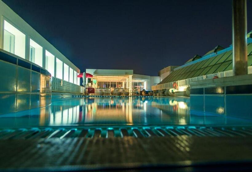 Отель Millennium Downtown Abu Dhabi