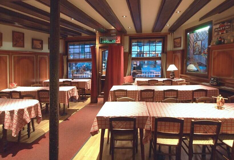 هتل Logis Hôtel Au Cerf d'Or