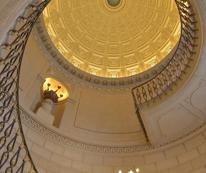 هتل Chateau Colbert