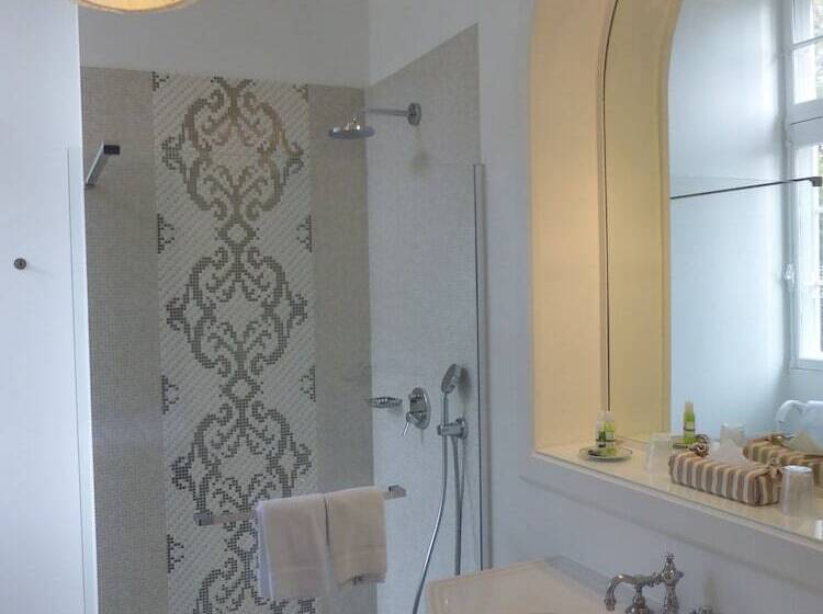 בית מלון כפרי Château Du Clair De Lune   Boutique Luxury