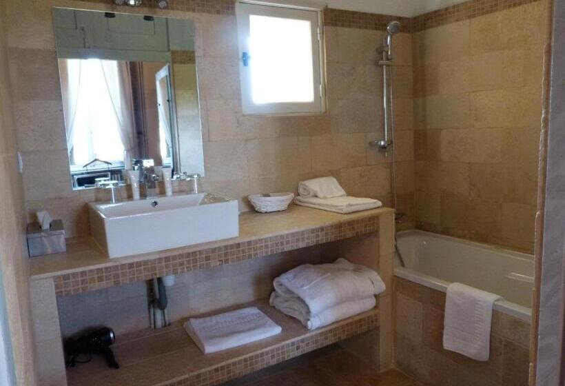 בית מלון כפרי Château D Arpaillargues   Teritoria