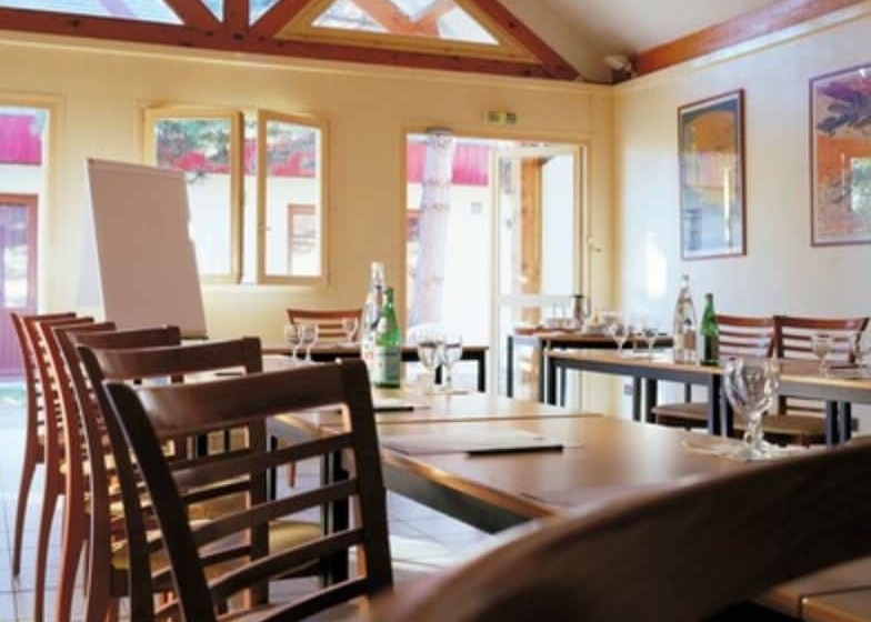 בית מלון כפרי Logis Hôtel Des Lacs Paris Sud