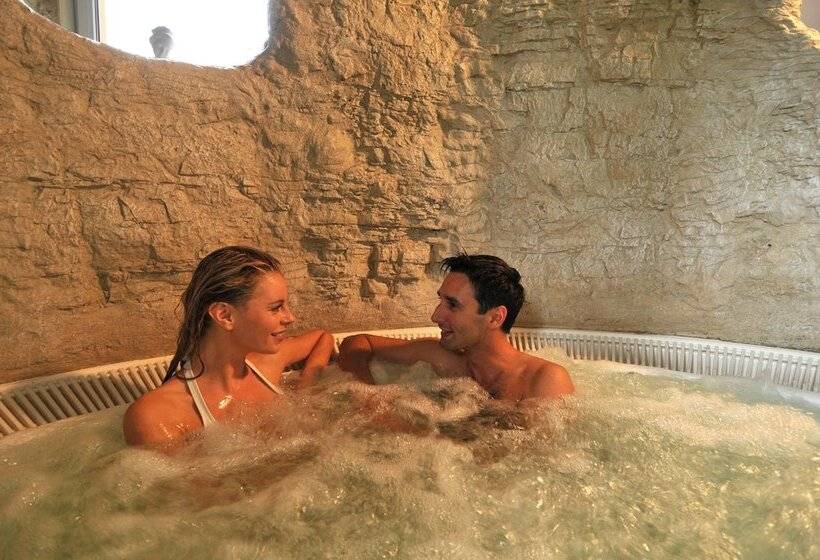 فندق Hostellerie Des Chateaux & Spa