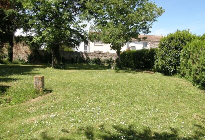 ホテル Hôtel Le Cheval Blanc