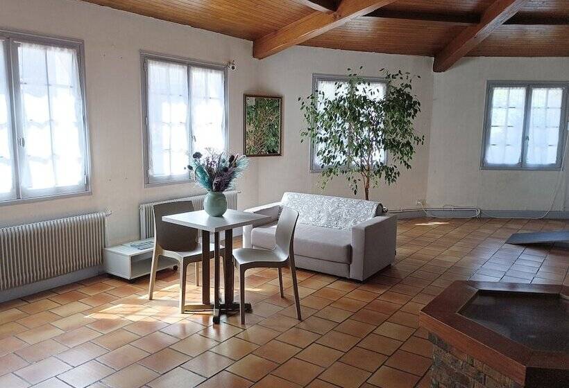 ホテル Hôtel Le Cheval Blanc