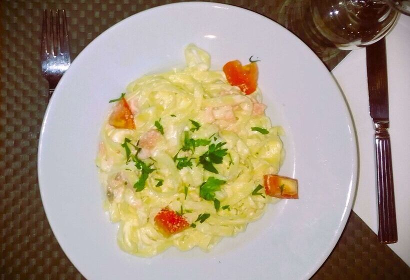 هتل Kyriad Argenteuil