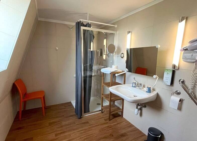 هتل Kyriad Argenteuil