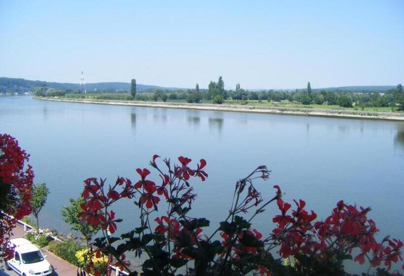 Отель Logis   Hôtel & Restaurant Le Bellevue