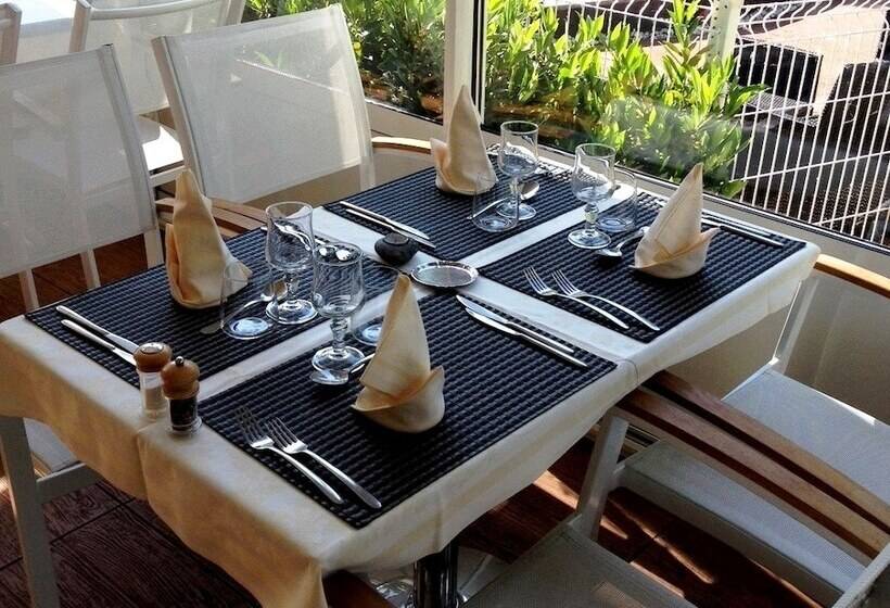 ホテル Logis Les Charmilles Chalonsursaone Sud