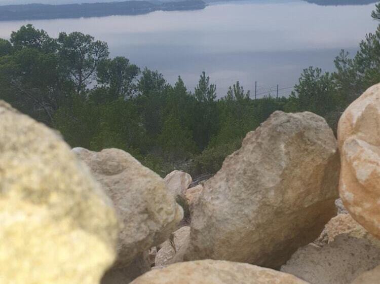 Отель Logis Hôtel & Restaurant Mediterranee