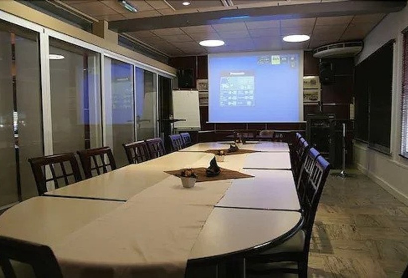 Отель Logis Hôtel & Restaurant Mediterranee