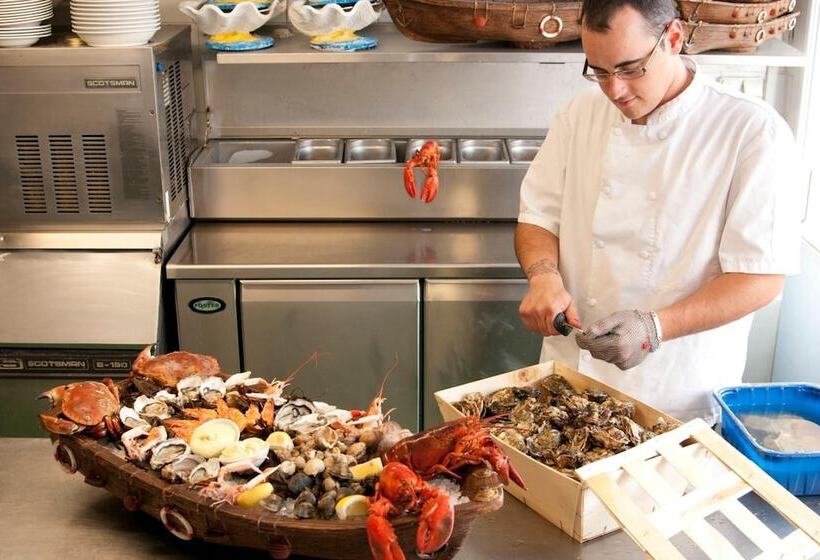 Отель Logis Hôtel & Restaurant Mediterranee