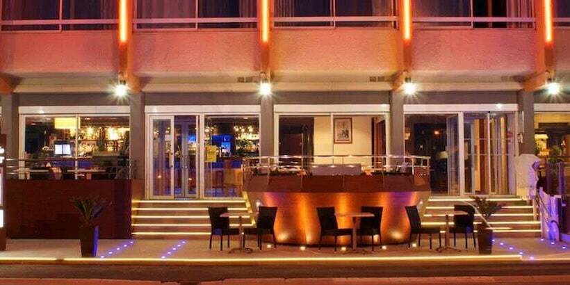 Отель Logis Hôtel & Restaurant Mediterranee