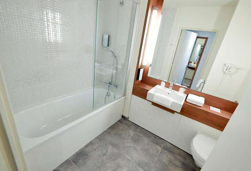 Campanile Hotel Chantilly