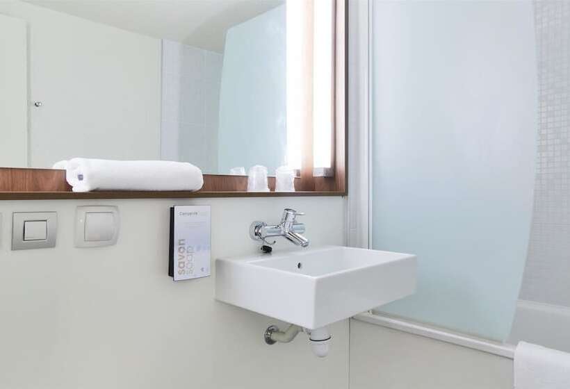 בית מלון כפרי Campanile Lille Sud  Chr