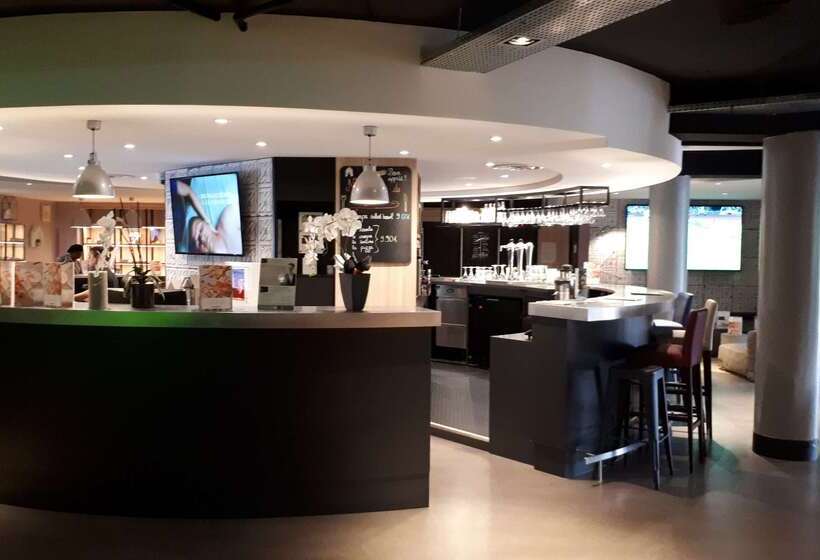 Отель Campanile Marne La Vallee  Torcy