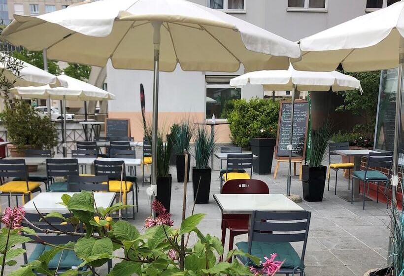 هتل Campanile Saint Quentin En Yvelines