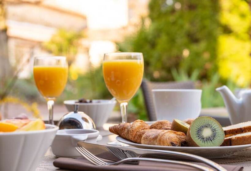 호텔 The Originals Château De Perigny