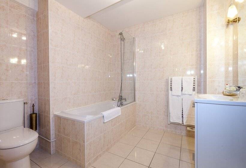 בית מלון כפרי De La Cloche