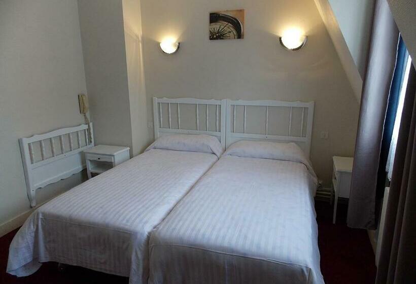 فندق Hostel Du Roy