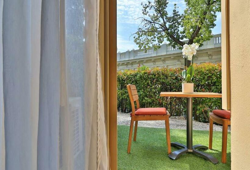 هتل Hôtel Petit Palais