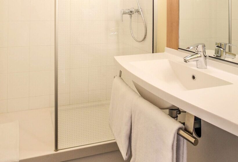 هتل Ibis Châlonsenchampagne