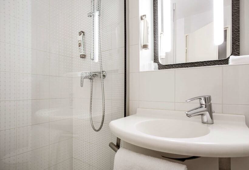 Отель Ibis Saintdenis Stade Ouest