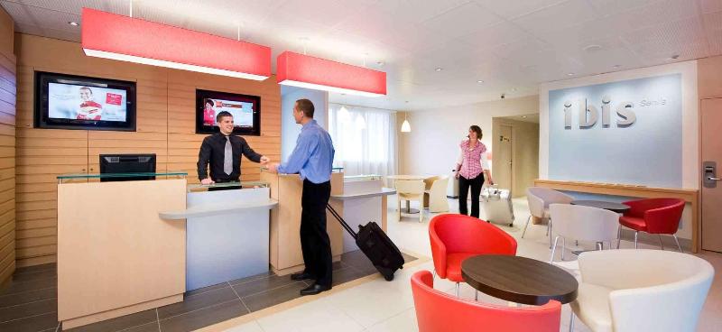 בית מלון כפרי Ibis Senlis