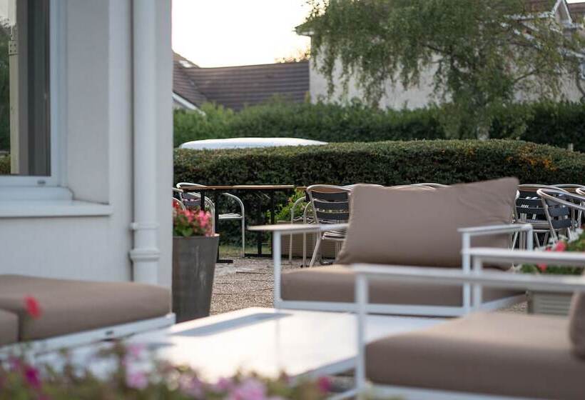 Отель Campanile Montesson Le Vesinet